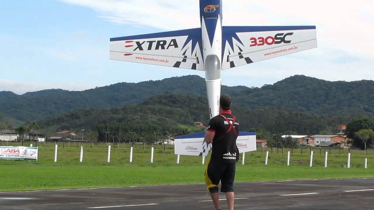 Adriano lopes dando um Show de acrobácias na 27° Fesbraer