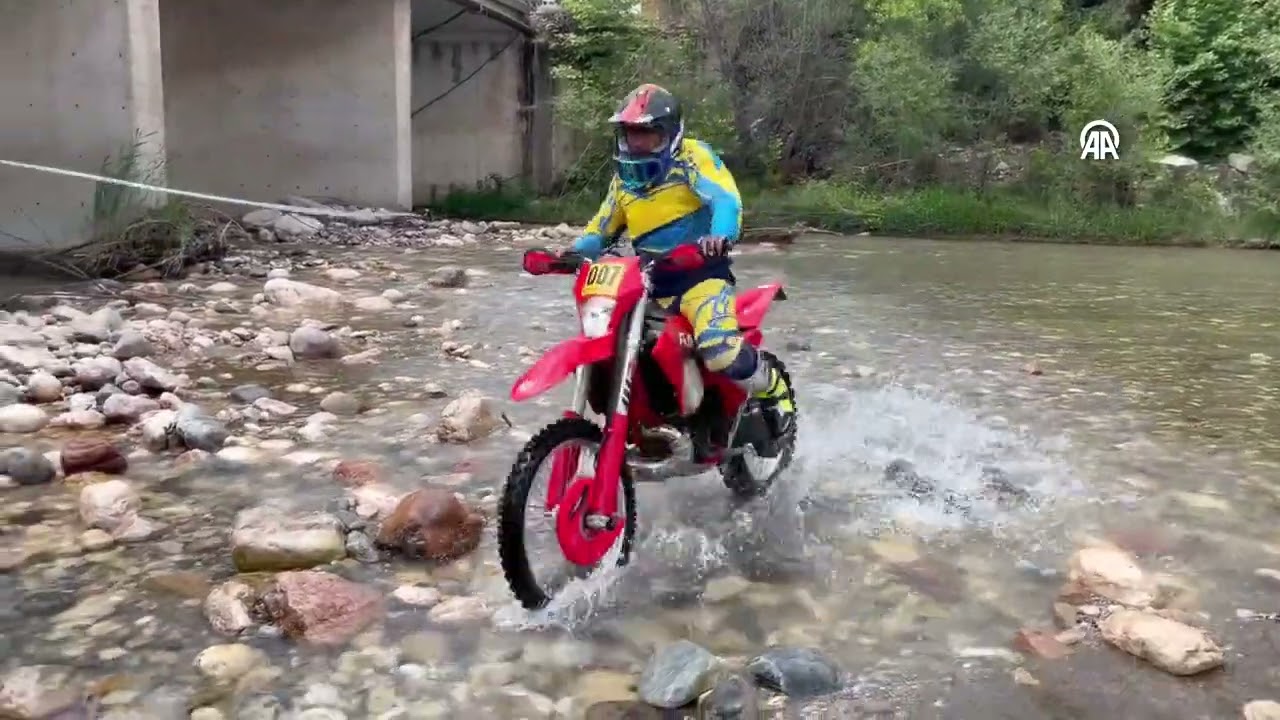 Antalya'da Karacaören şenlikleri kapsamında motosiklet yarışları düzenlendi
