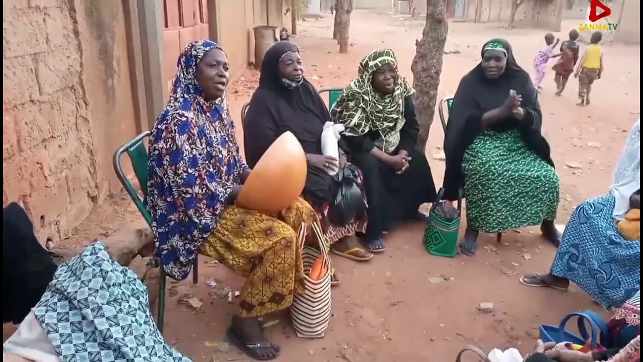 La femme chante vraiment très bien