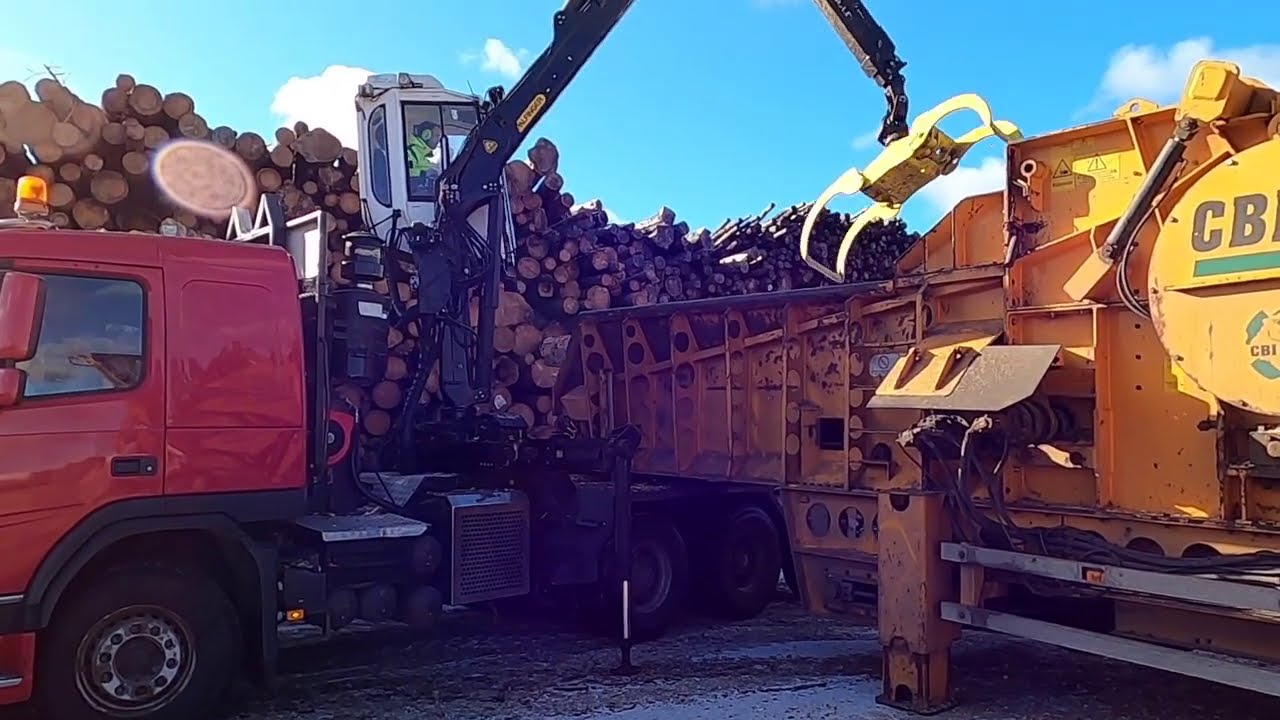 CBI Magnum Force Chipper 8400 producing biomass for CHP