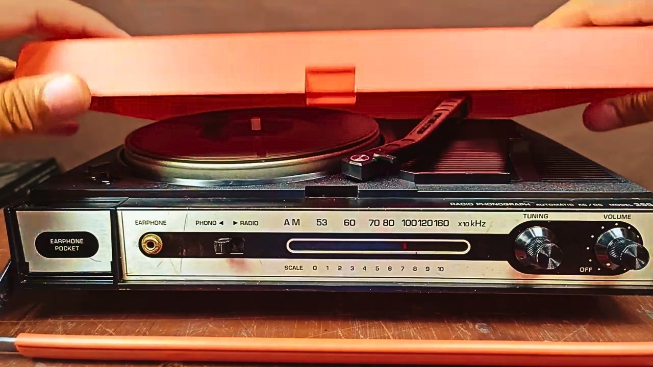 DIY Restoration of a 1980s Radio Phonograph