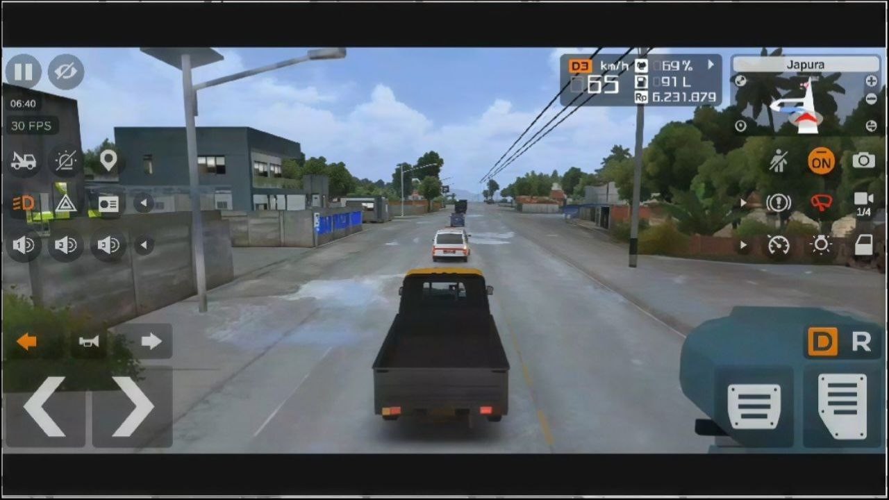 Truck Driver Breaks Traffic Light Rules in Truck Simulator Indonesia
