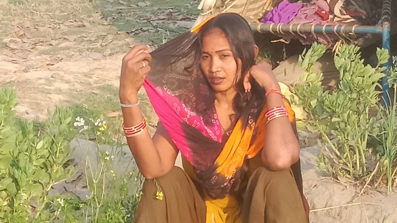 Rajkumari with shorts  लाइव है!