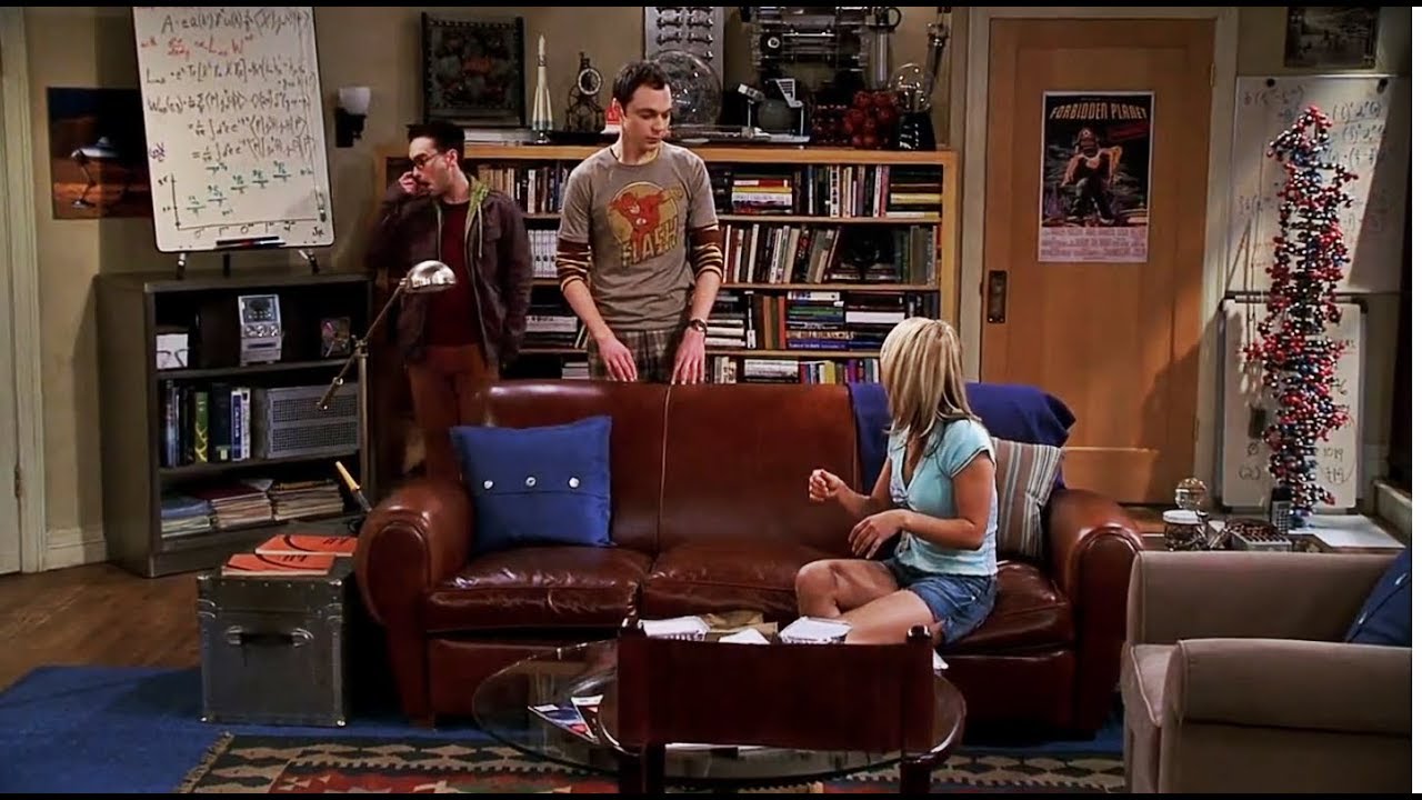 PENNY se sienta en el ASIENTO DE SHELDON por PRIMERA VEZ - TBBT (T01E01) (LATINO)