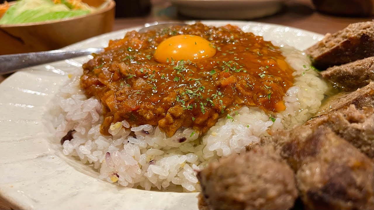 【高級トッピングのキーマカレー】自由すぎる屋敷しもべ