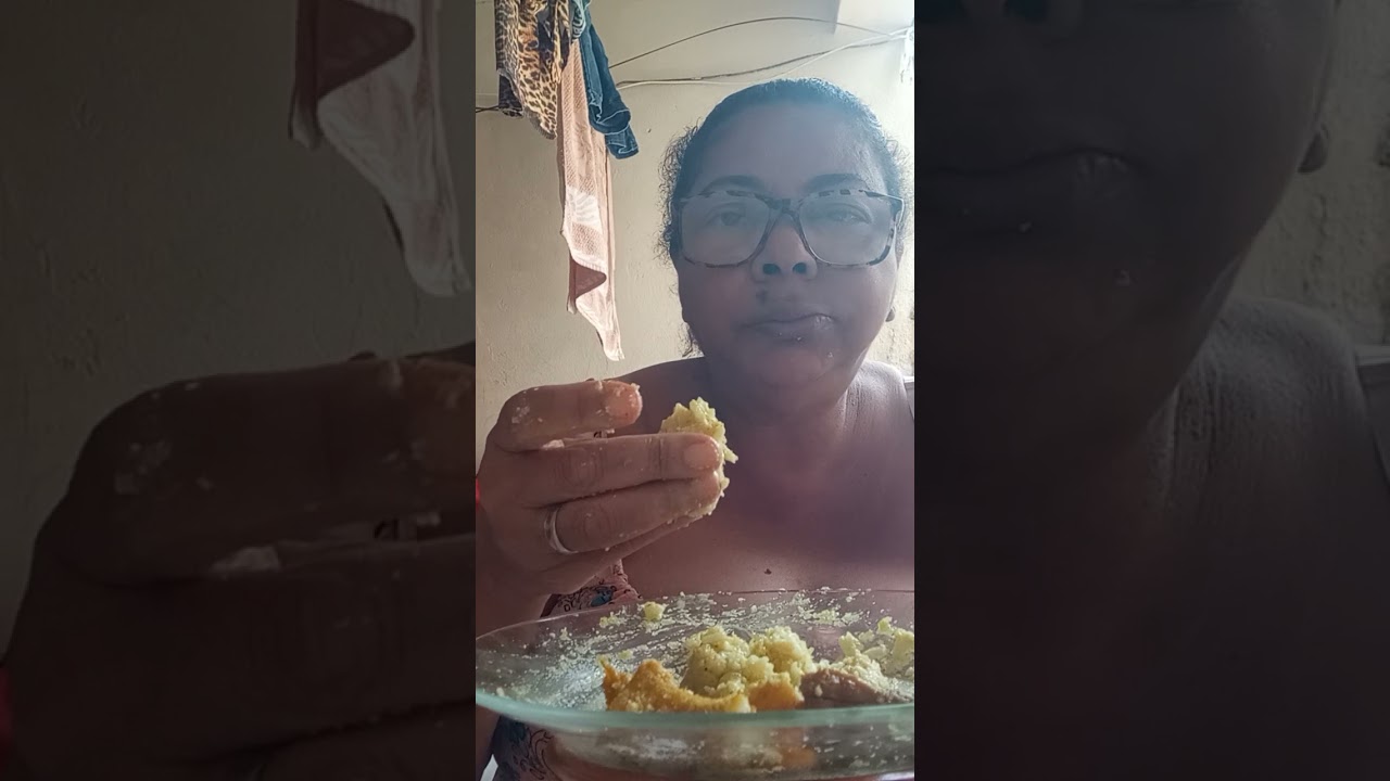 almoçando  arroz jilo quiabo pirao carne sertao bicho