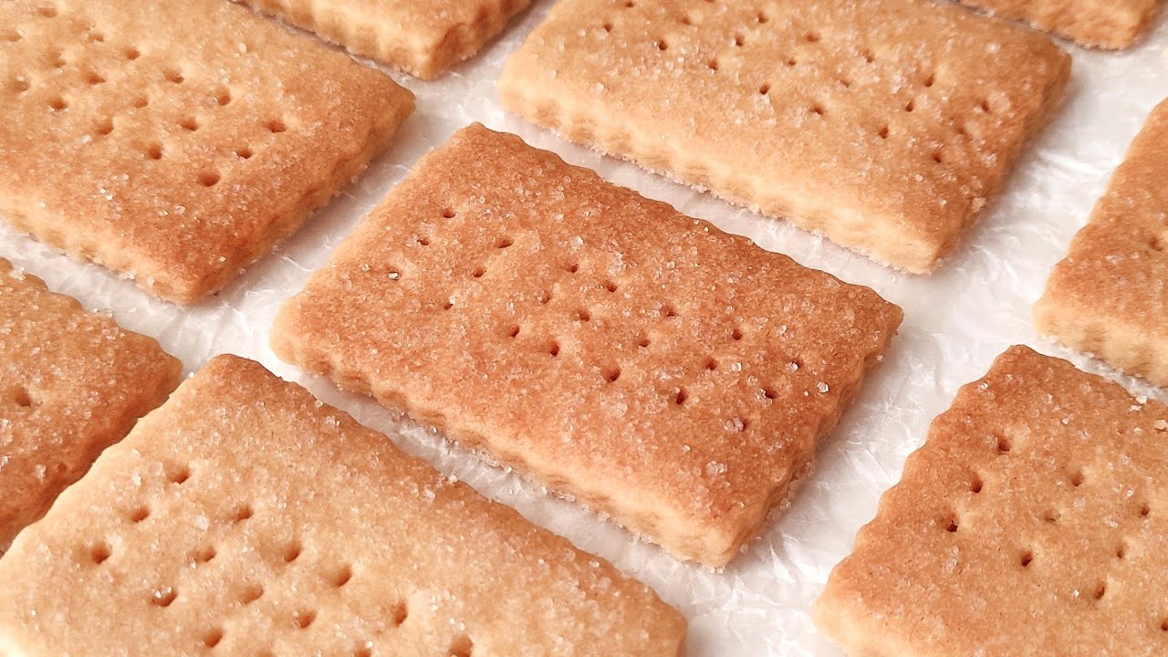 These crunchy cookies melt in your mouth! Oh God, they are so crispy and delicious!