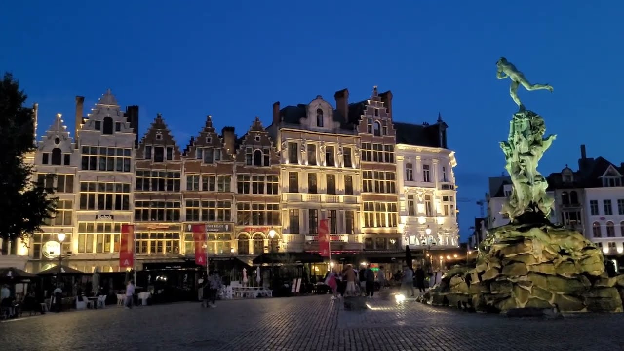 Antwerpen: Grote Markt. Stadhuis Antwerpen, Brabofontein