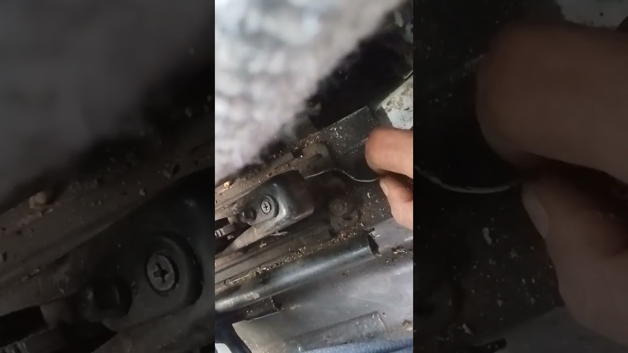 وجود ماء في السيارة تحت ارجل السائق 
