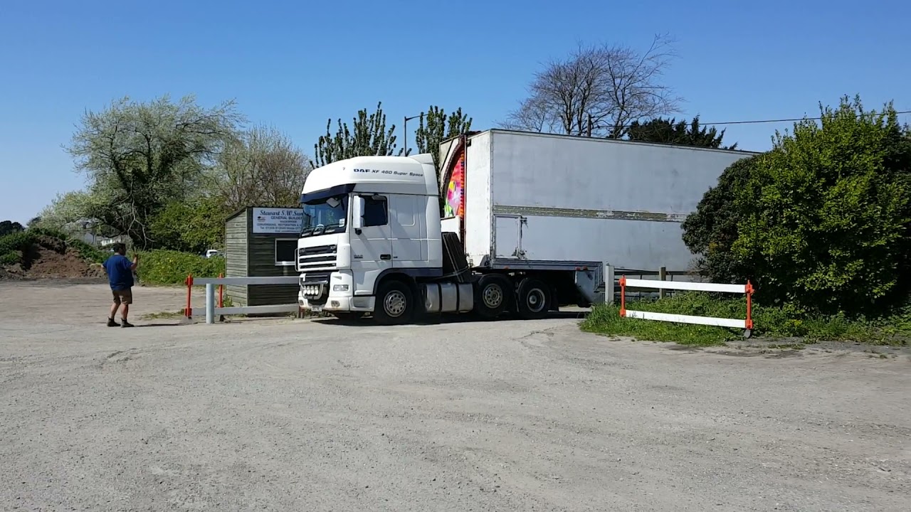funhouse pulling on to Wadebridge fair ground
