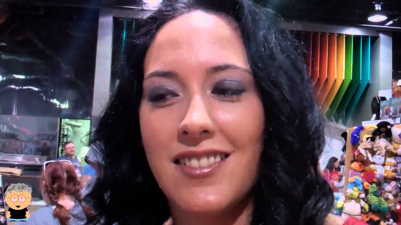 On the Beat with Melanie Cruise of Resistance Pro Wrestling at Wizard World 2012