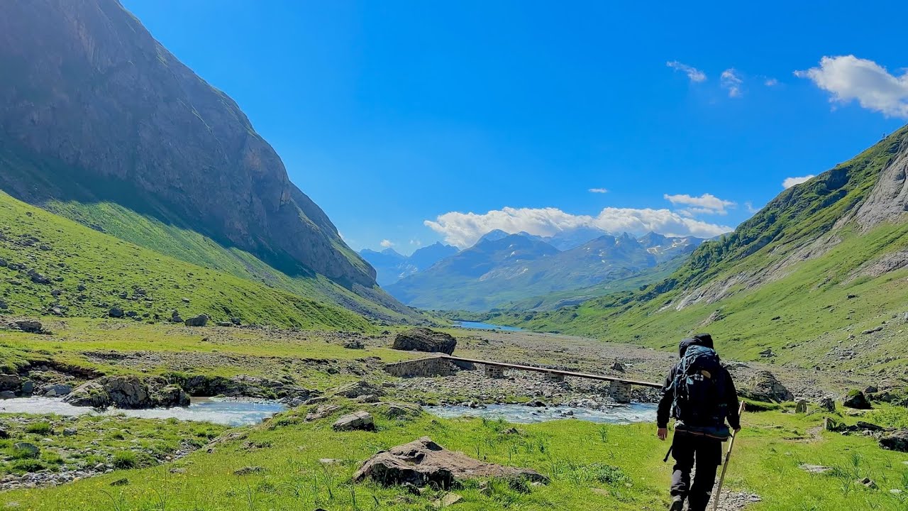 Je MONTE MON PREMIER 3000m dans les Pyrénées - Le Petit Vignemale (4K)