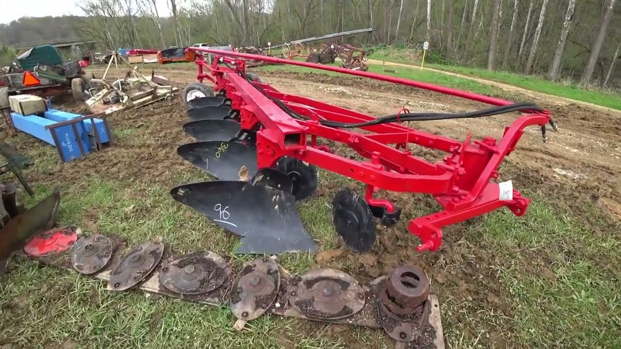 SPRING 2022 AUCTIONS - ANTIQUE TRACTORS AND EQUIPMENT - CASE CC ALLIS CHALMERS