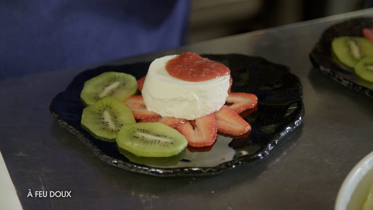 Pana cotta basilic et fraise, granité Kiwi