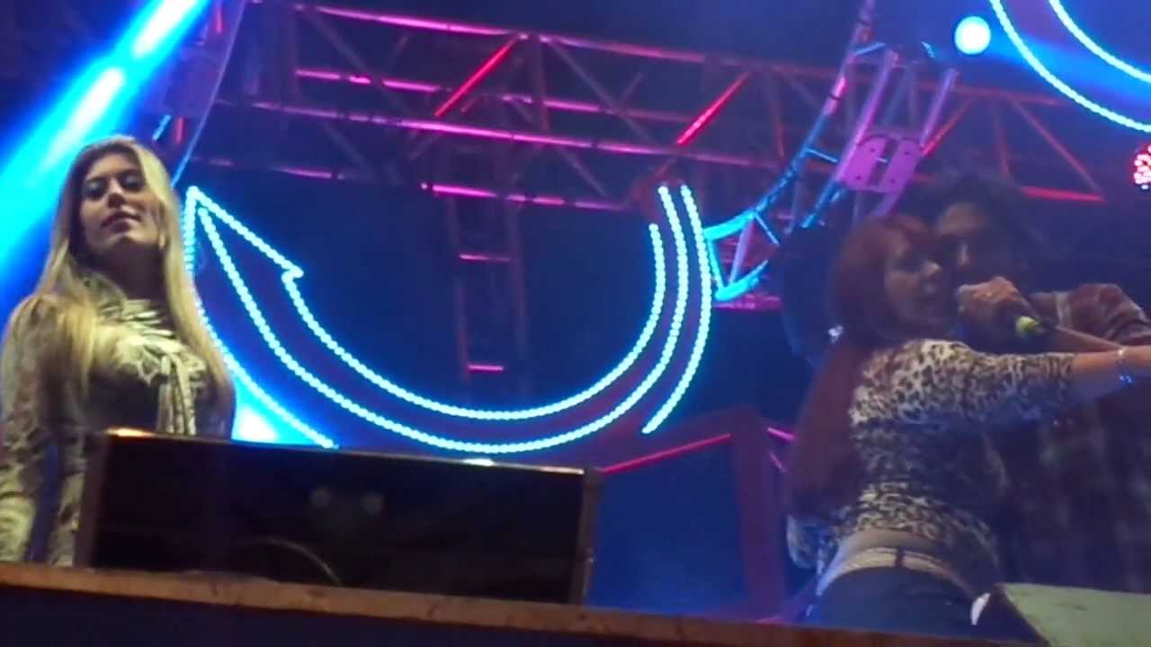 Juliana Souzza dançando "Timidez" com o Leo (Victor e Leo) na Expopatro 2013