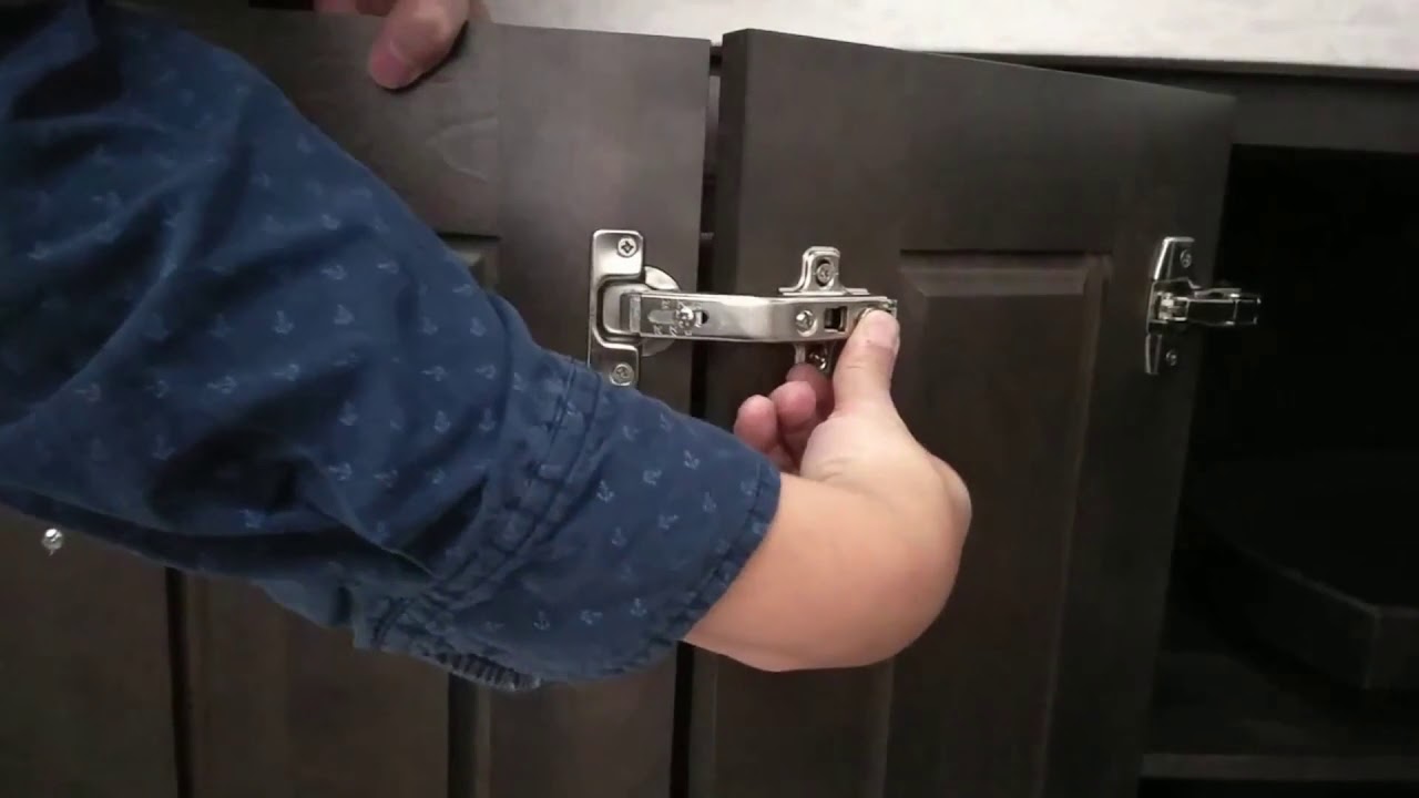 How to select the right hinge for a corner Lazy Susan cabinet, 135 degree or 165 degree.