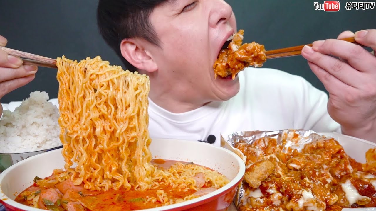 놀부부대찌개에 생라면사리를 추가해서  처갓집슈프림양념치킨과 먹어보았습니다 첫경험주의 리얼사운드 먹방 REAL SOUND MUKBANG SOCIAL EATING