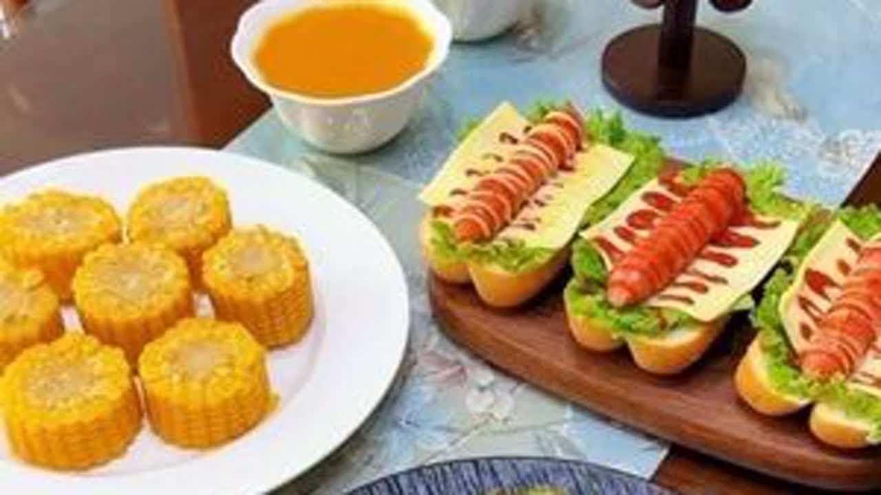 孩子长身体的时候多吃高钙的食物，今天做了西兰花虾仁蒸蛋，简单又好吃！还搭配了黄油热狗三明治，孩子可喜欢了！#早餐吃什么 #我的厨房日记