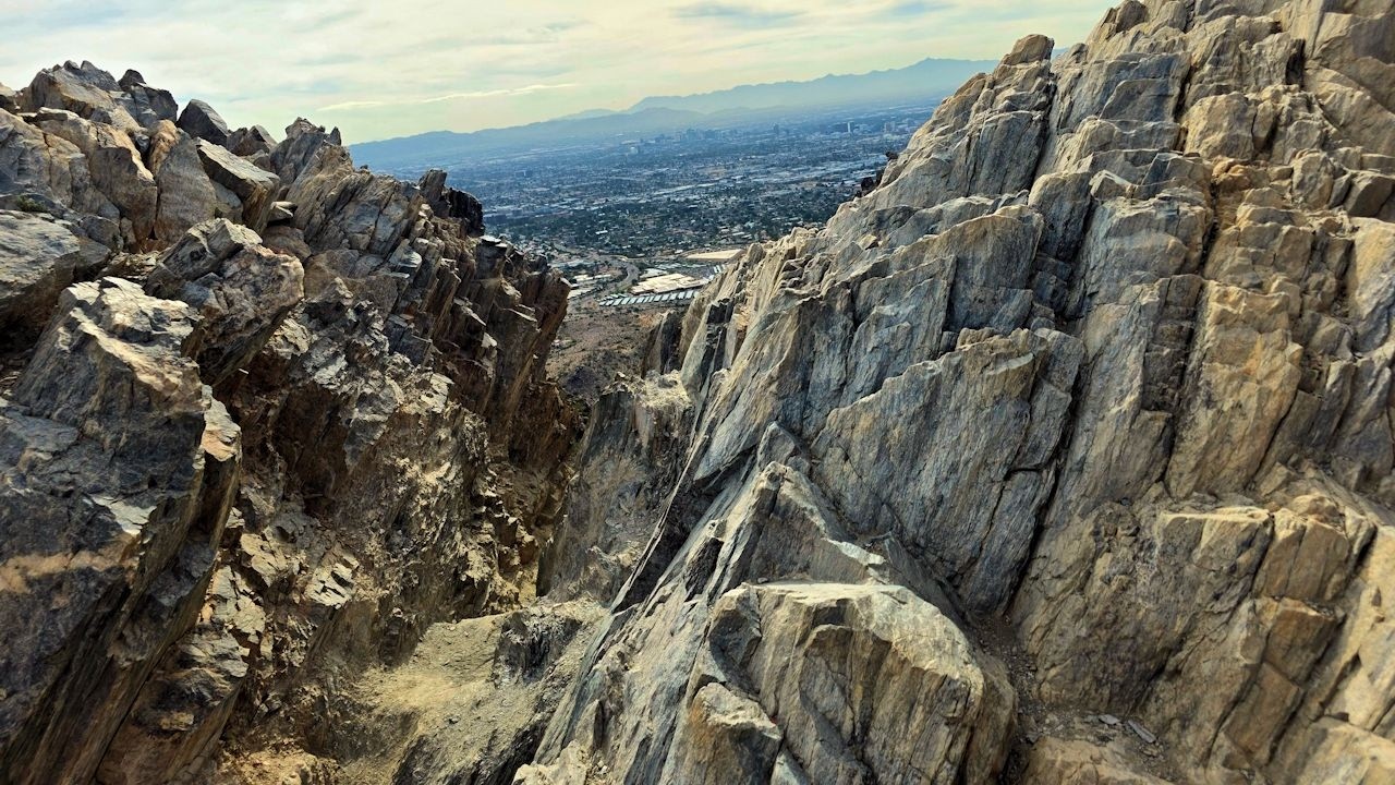 HIKING Piestewa Peak Summit Trail #300 (aka squaw peak) | Phoenix AZ | #arizonahiking #hikingtrails