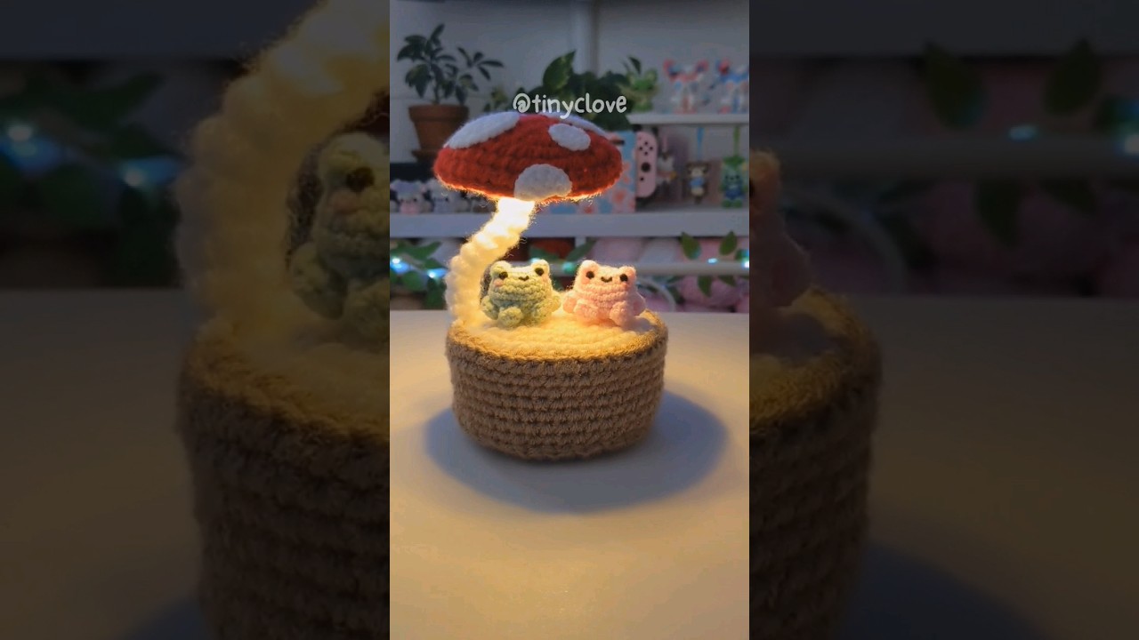 frog on a log lamp 🍄 #amigurumi #amigurumicrochet #fyp