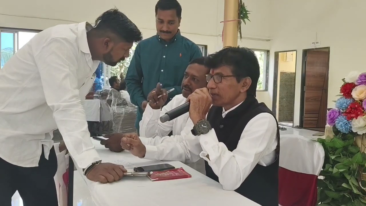 लग्न समारंभात निवेदन करतात दत्तात्रय सूर्यवंशी