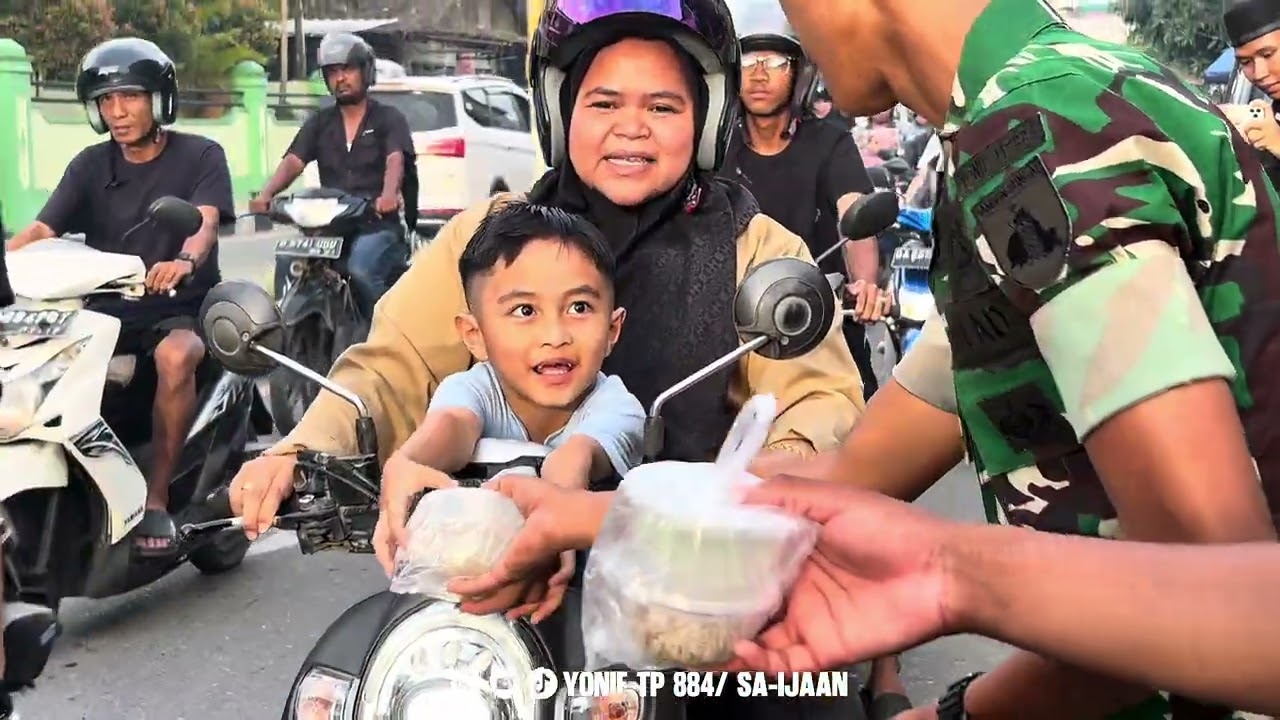 BAGI-BAGI TAKJIL YONIF TP 884/SA-IJAAN