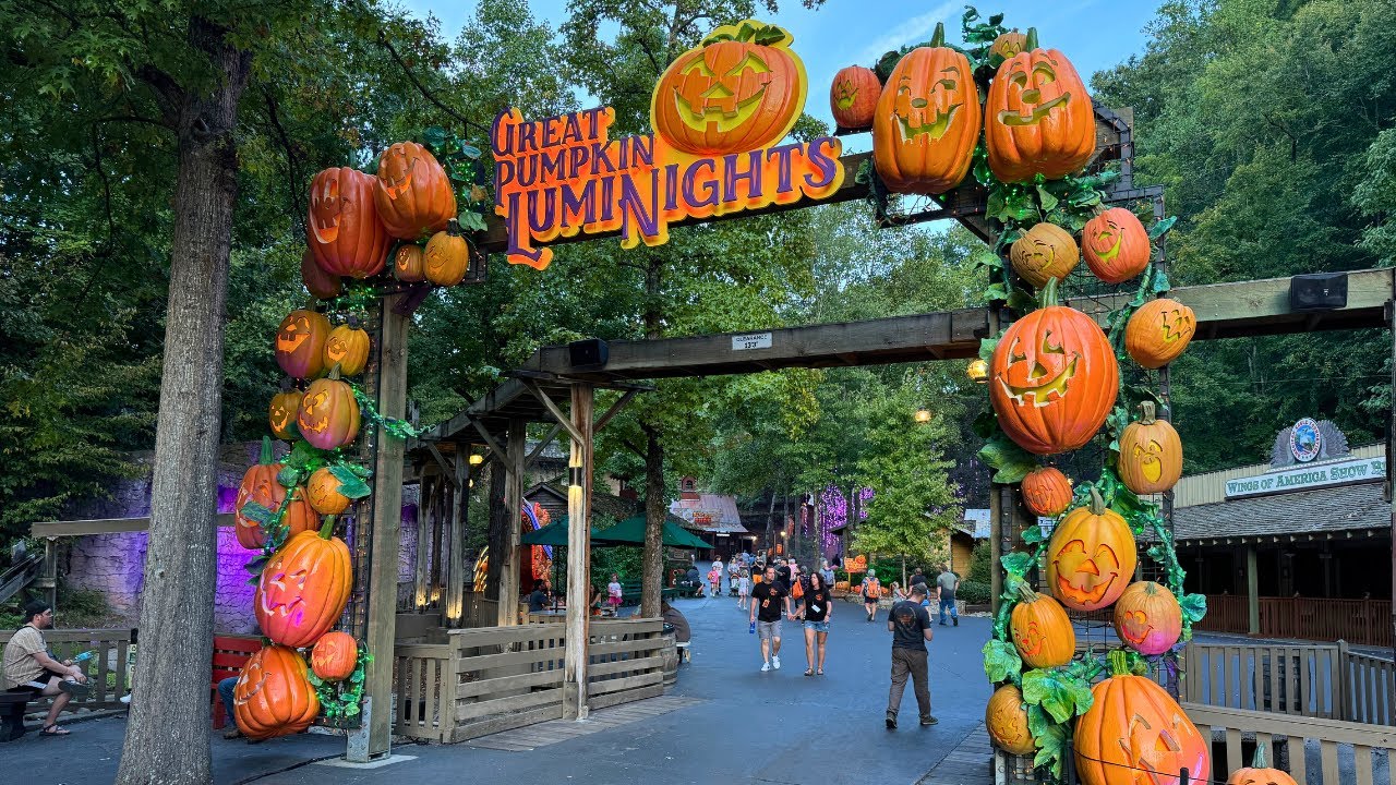 Dollywood Great Pumpkin LumiNights Walking Tour | 4K Sights & Sounds