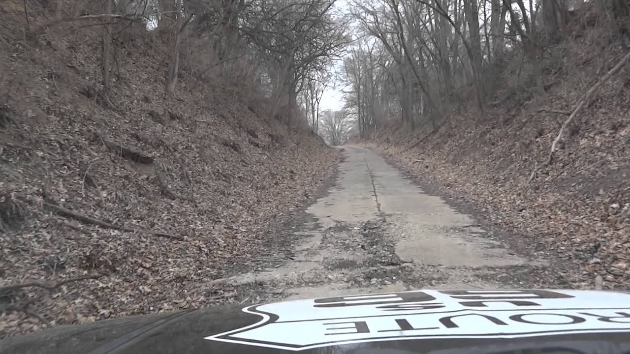 Roamin' Rich explores old alignment of Route 66 west of Lincoln Illinois and the Old Mill