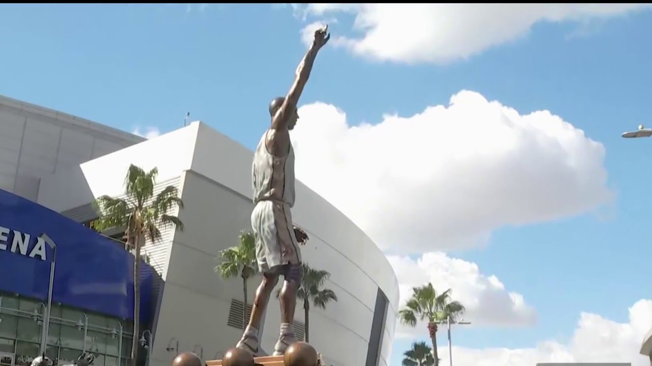 Fanaticos de Kobe Bryant ya pueden visitar su estatua en el Crypto.com Arena