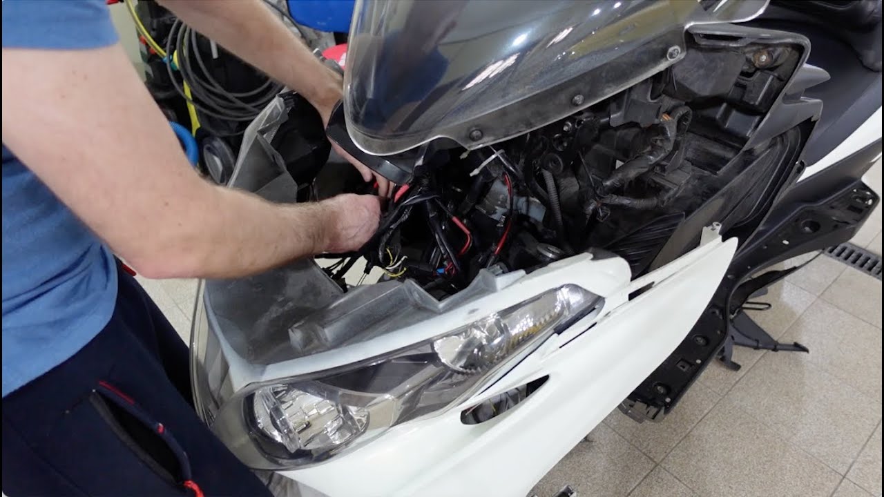 Обслуживание вилки Suzuki Burgman Skywave k7 ч1 (Разборка переднего пластика)