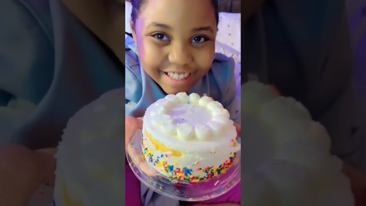 Early birthday cake 💃💃💃💃💃Today is her birthday 🎂 Videos and pictures loading ….