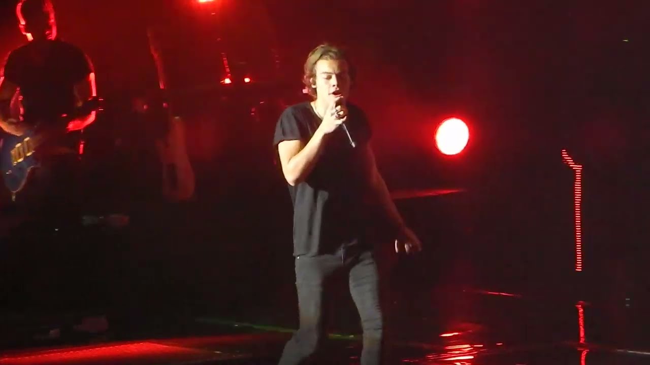 One Direction - Kiss You - 20/10/2013 Brisbane