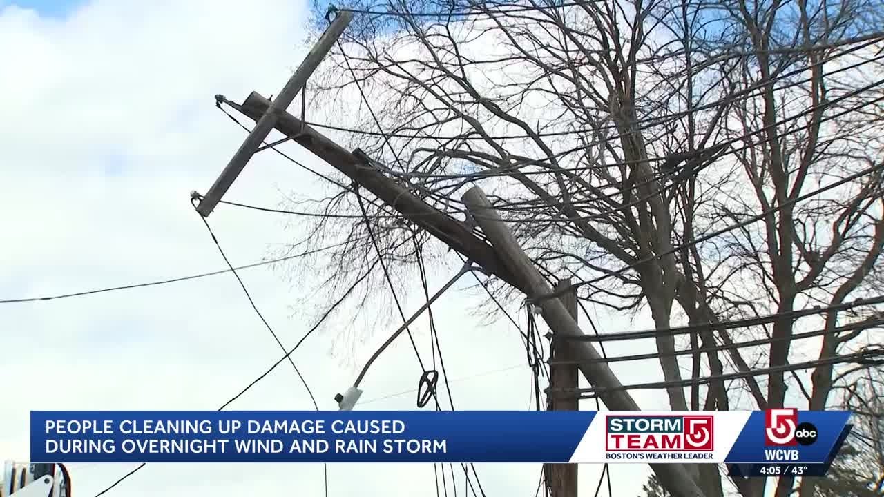 Жители осматривают повреждения после того, как сильный ветер пронесся по Массачусетсу за ночь.