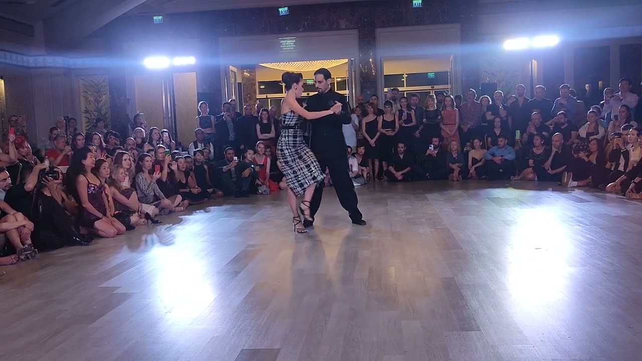 Captivating Tango Performance by Juan Malizia & Manuela Rossi - 