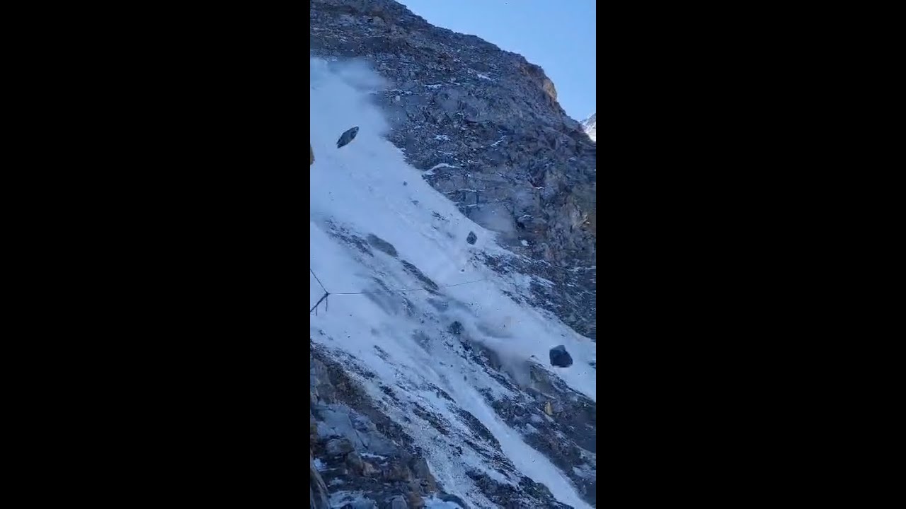 MONTE BIANCO, alpinisti sfiorati da un'ENORME FRANA al couloir du Goûter