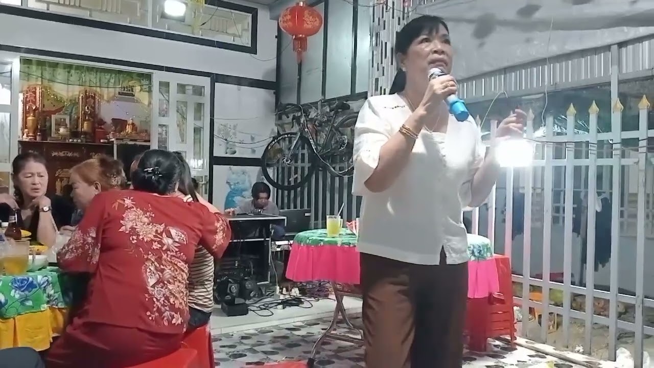 Thu Thủy Hai lúa cà mau. Tân cổ sầu lẻ bóng..