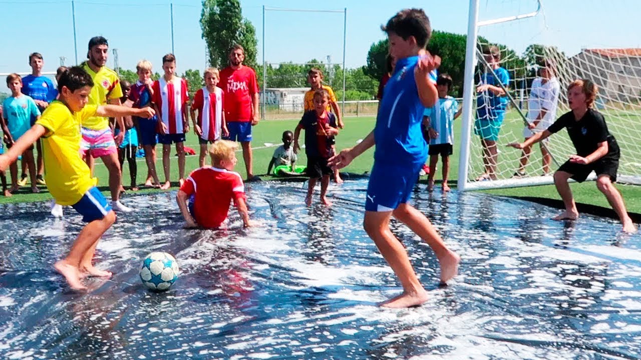 PARTIDO RESBALADIZO DE FUTBOL (Europa VS LatinoAmerica)