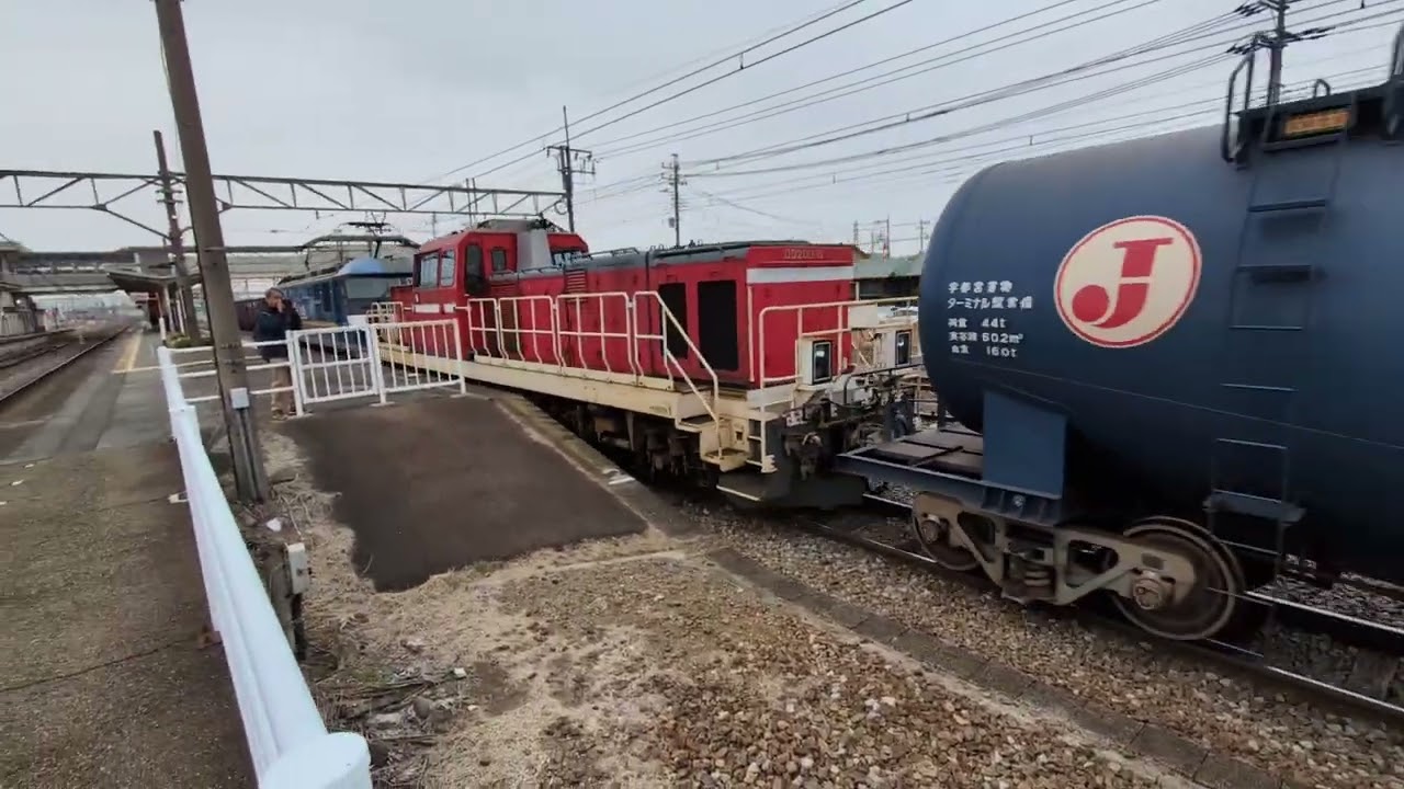 [臨8765レ]東新潟常駐機送り込み回送EF210-324[吹]＋DD200-6[愛]＋タキ5両＋赤コキ200形5両が倉賀野駅4番線に到着