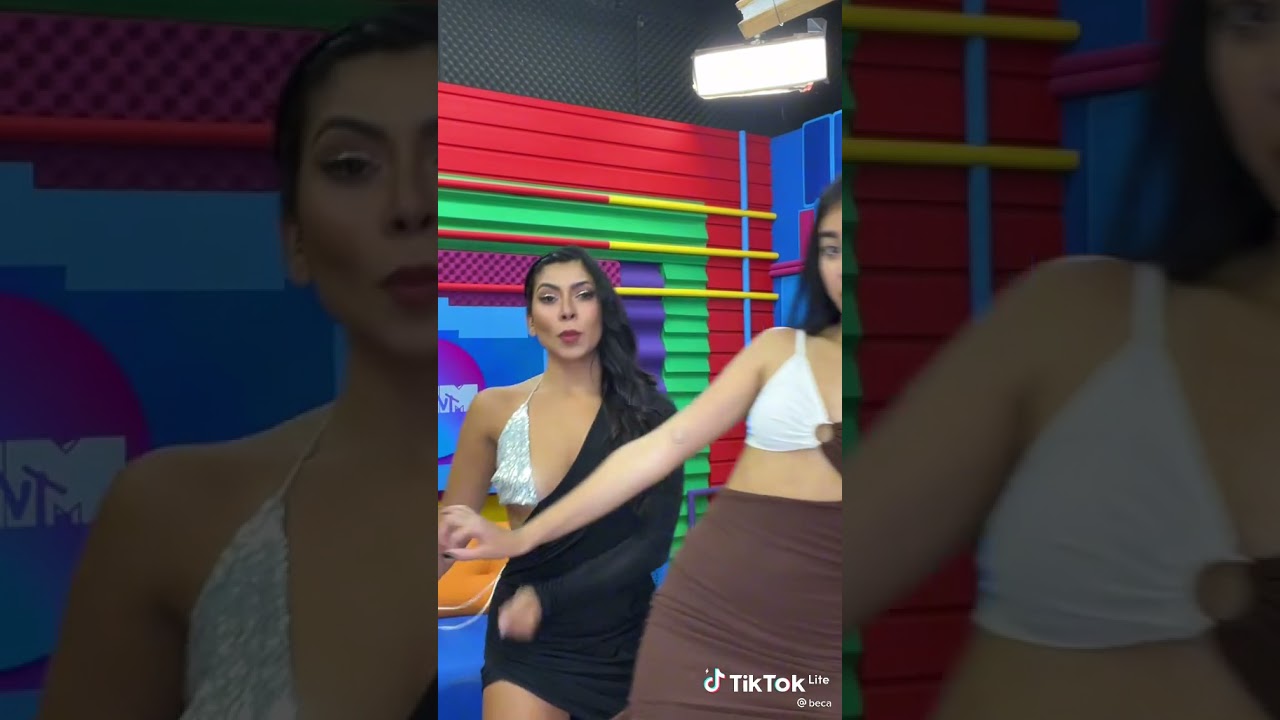 BECA E INGRID OHARA DANÇANDO 