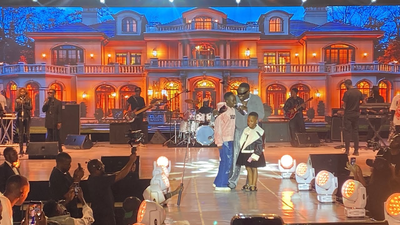 GEOSTEADY’S DAUGHTERS JOIN HIM LIVE ON STAGE TO SING EDOBOOZI LYA MAZIGA