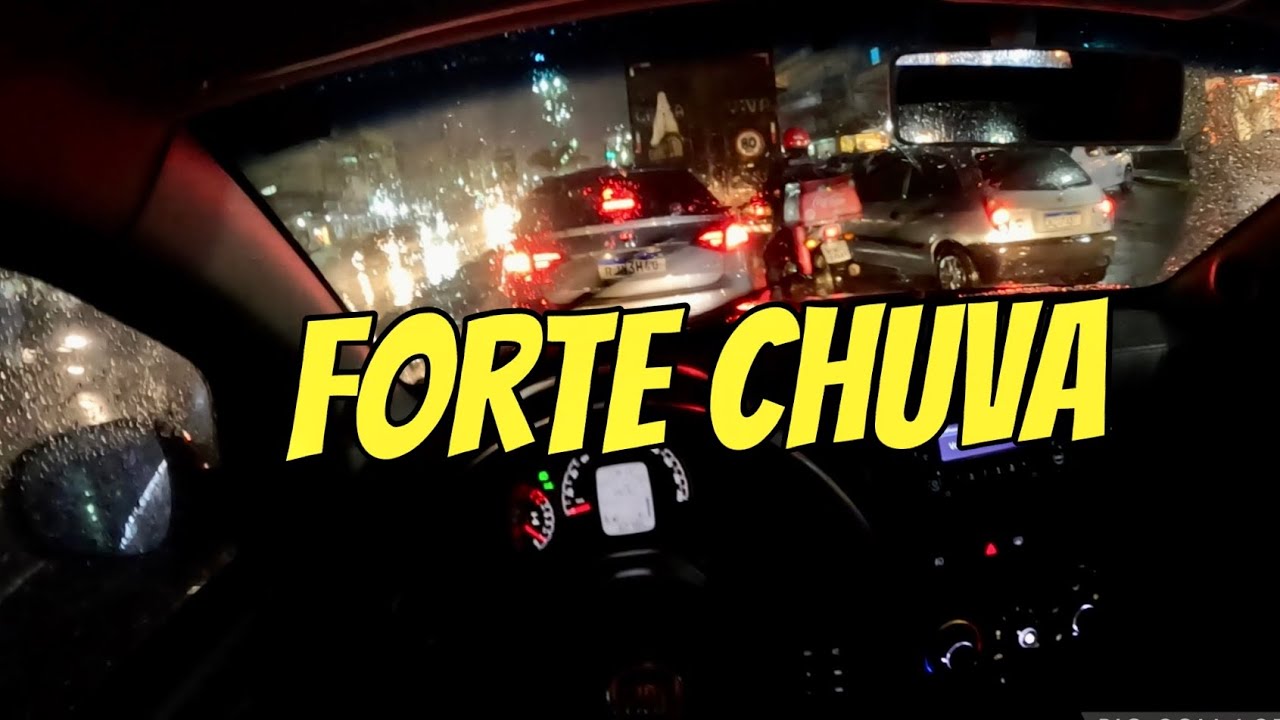 DIRIGINDO FIAT MOBI A NOITE COM FORTE CHUVA. #centrodacidade