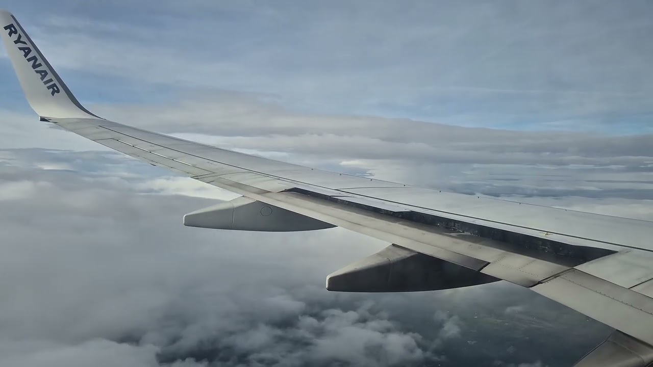 Ryanair B738 flight BCN-LPL
