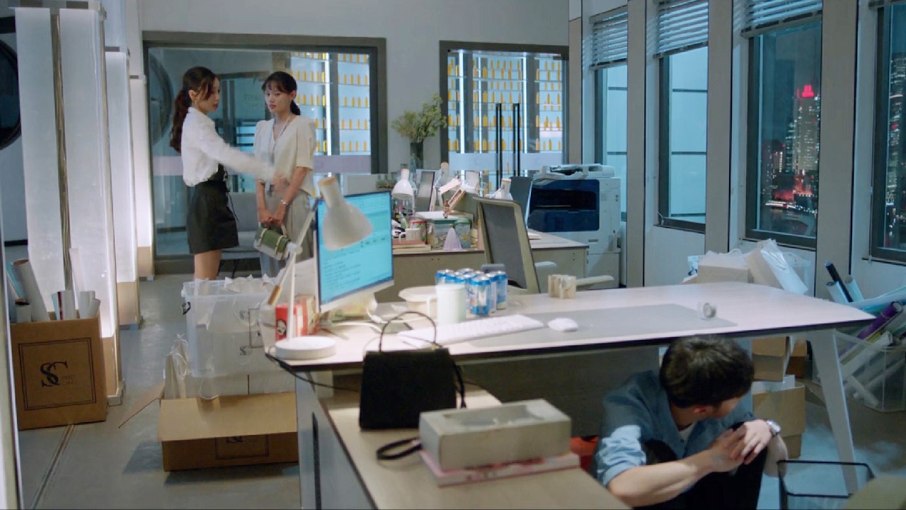 💑【MOVIE】灰姑娘和帥小夥公司偷偷約會，差點被同事發現！ #甜寵 #杨颖 #赖冠霖