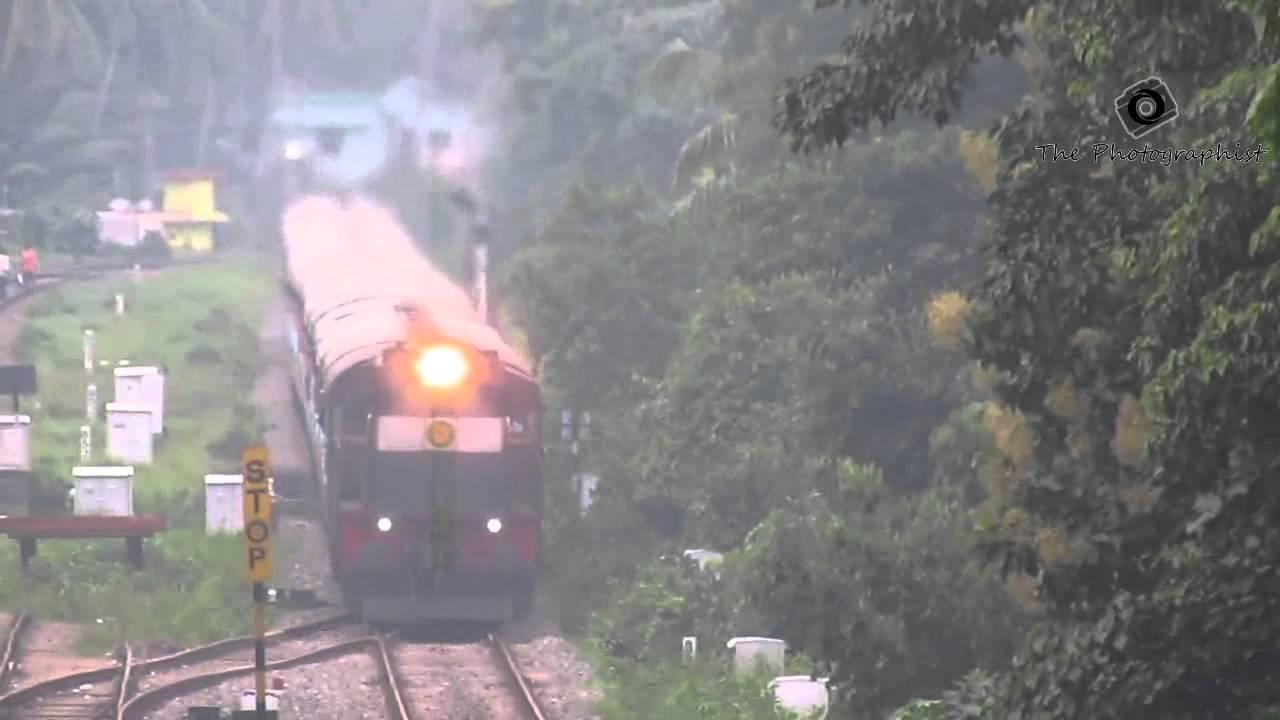 Maveli Crosses Kumbla with Lights On !!