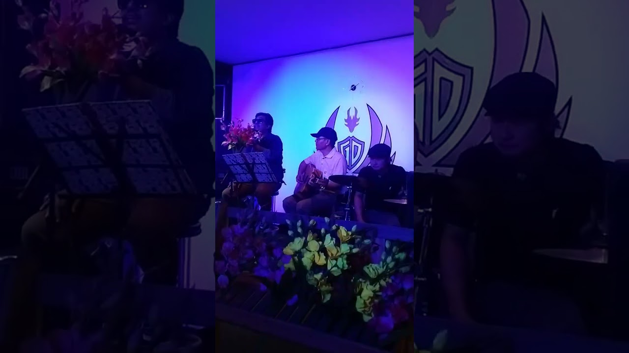 မနှင်းဆီ  တေးဆို-/စိုင်းလုံ  Guitar -/ကိုမိုး