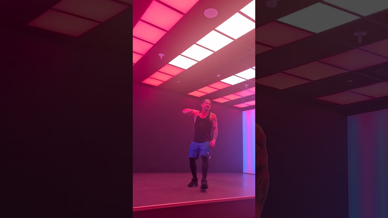 Dancing my choreo to Rosalia Despecha in John Reed Fitness in Berlin