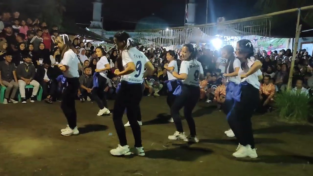 lomba poco -poco Dlm rangka HUT desa pinonobatuan