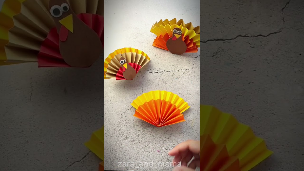 Easy paper fan turkey craft! For you to make this Thanksgiving with your kids.. #thanksgiving #craft