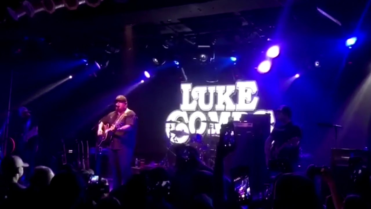 Moon Over Mexico - Luke Combs (Unreleased)