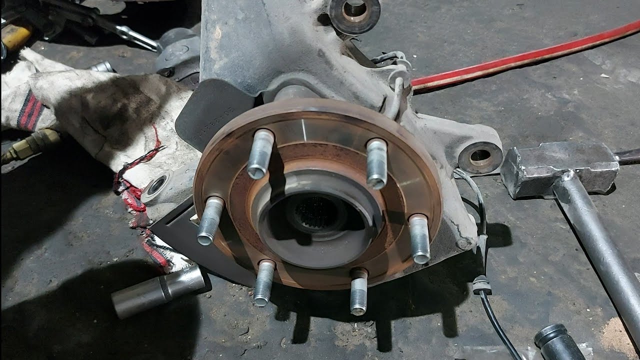 Nissan Armada front wheel bearing noise | Replace front wheel bearing